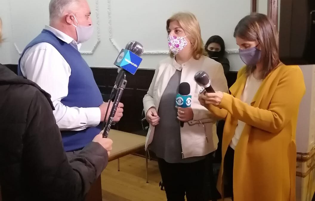 Conferencia de prensa inicio de distribución de las canastas alimentarias de Unidos Para Ayudar en Montevideo