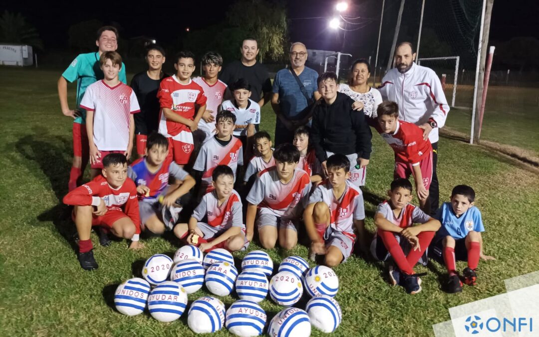 Entrega de pelotas al Club San Jacinto ⚽