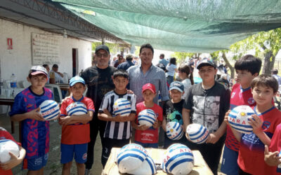 Entrega de pelotas al club Vida Nueva ⚽